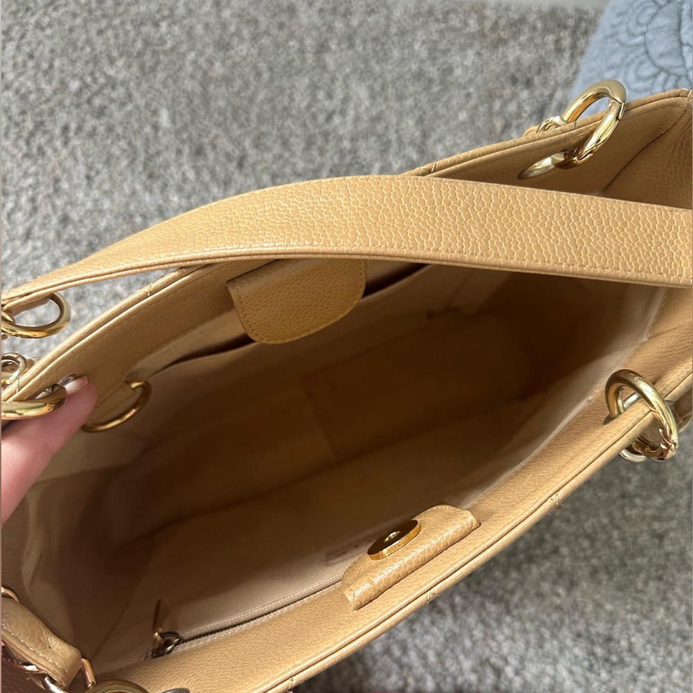 EUC💛Chanel Caviar Leather Petite Shopping Tote Beige - Picture 10 of 15